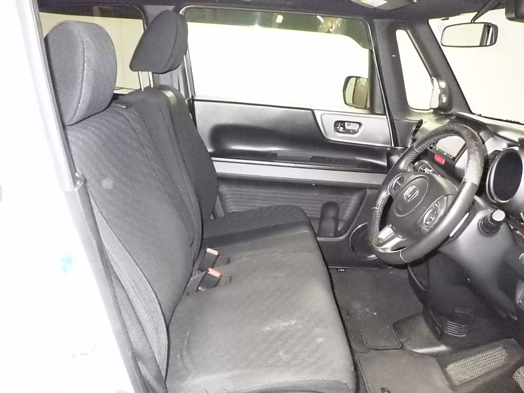HONDA N-BOX SLASH
