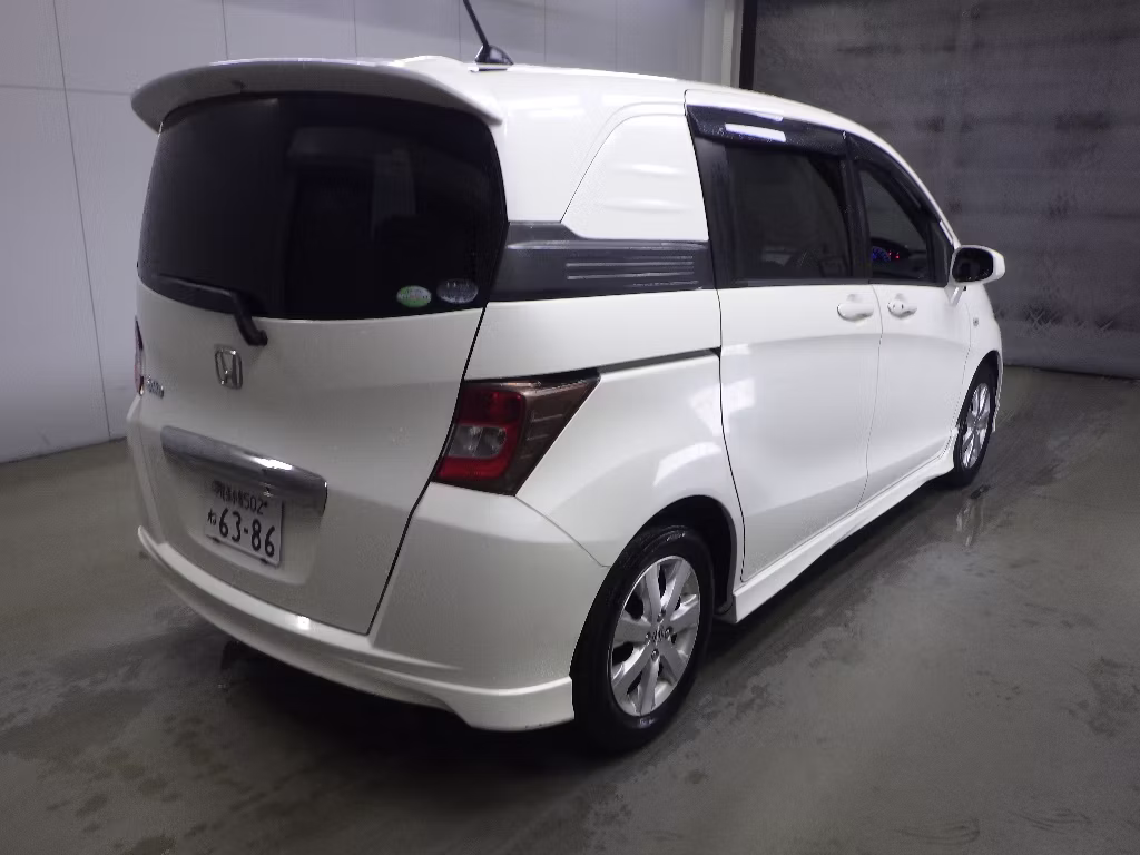 HONDA FREED SPIKE