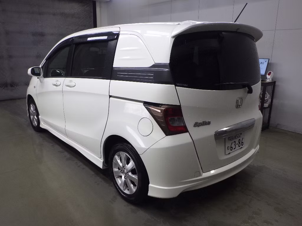HONDA FREED SPIKE