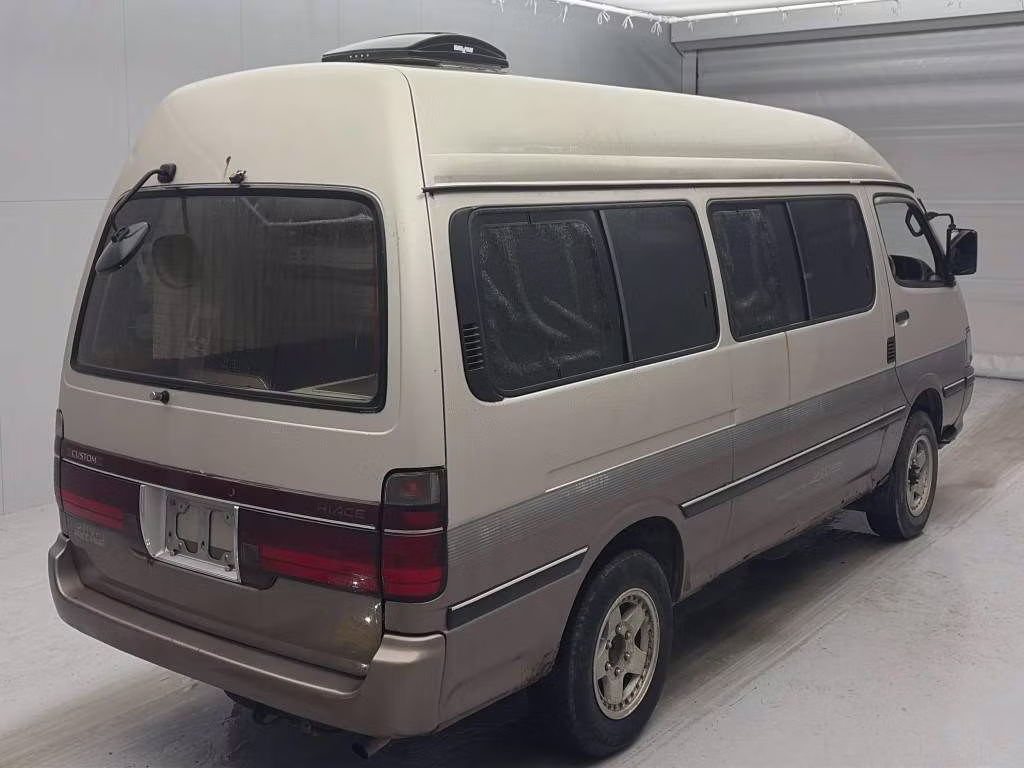 TOYOTA HIACE