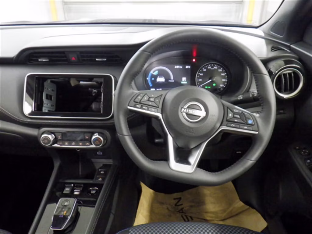 NISSAN KICKS