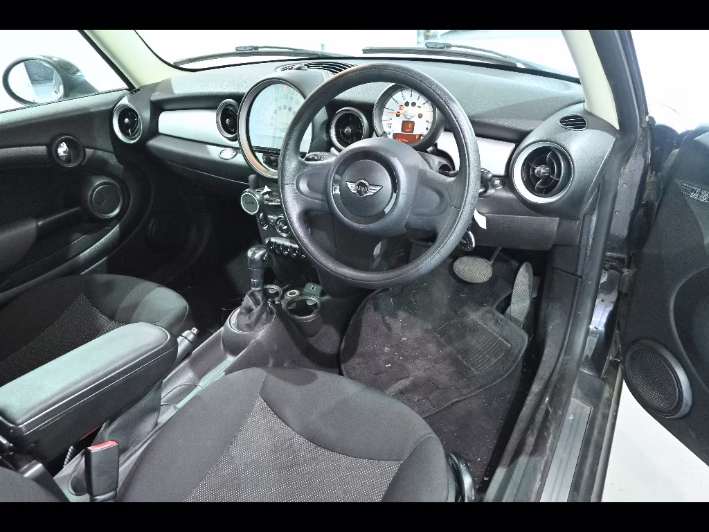 MINI HATCH