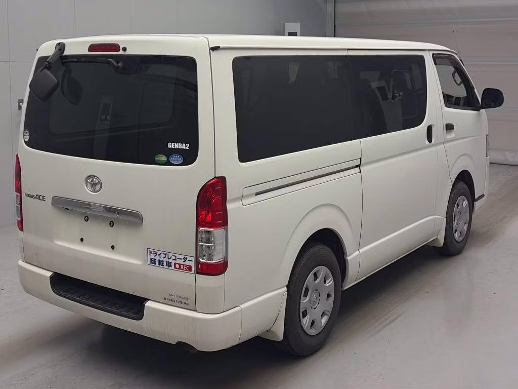 TOYOTA REGIUS ACE