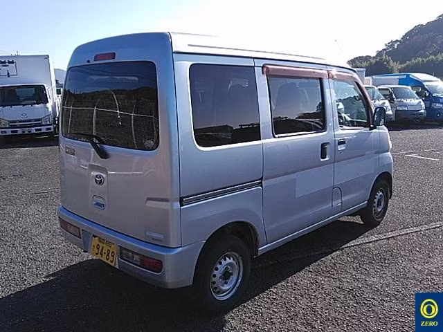 TOYOTA PIXIS VAN