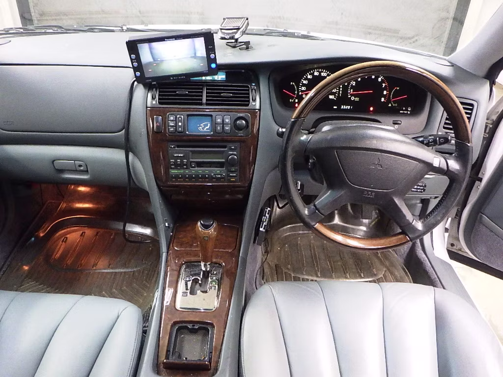 MITSUBISHI DIAMANTE