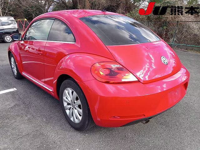 VOLKSWAGEN BEETLE