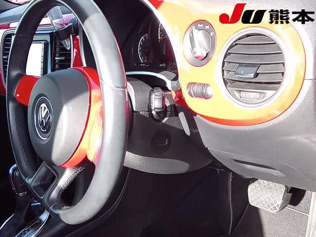 VOLKSWAGEN BEETLE