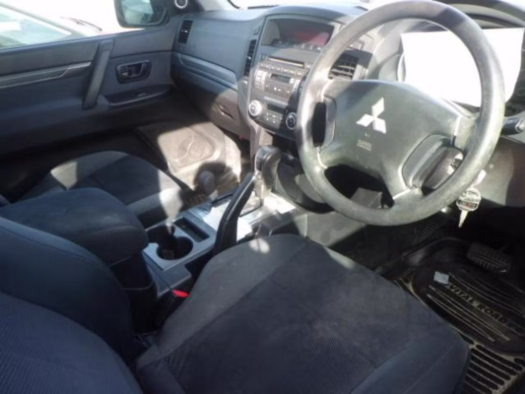 MITSUBISHI PAJERO