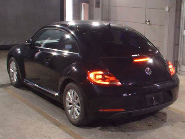 VOLKSWAGEN BEETLE
