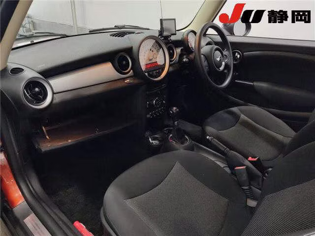 MINI HATCH