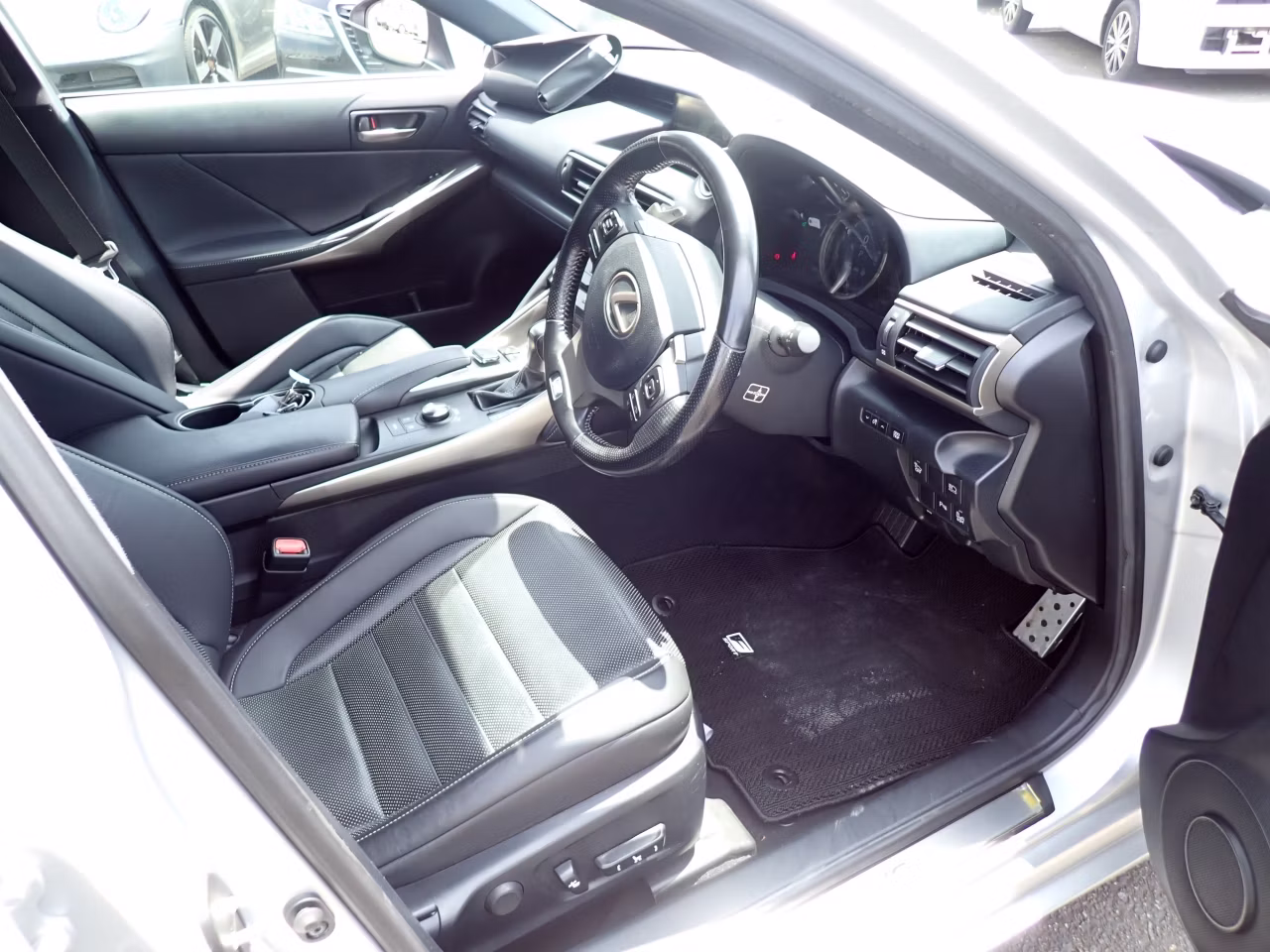 LEXUS IS300H
