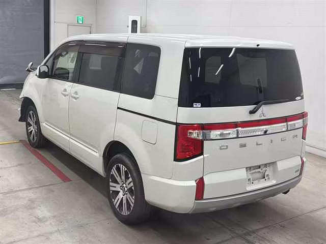 MITSUBISHI DELICA D:5