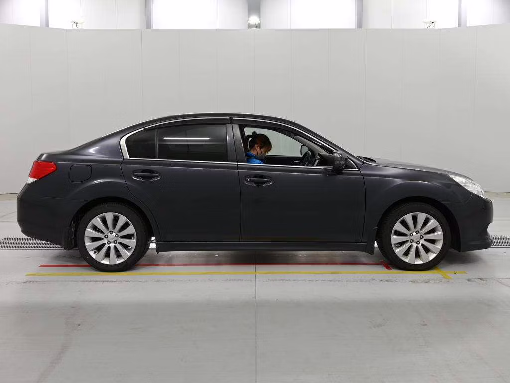 SUBARU LEGACY B4