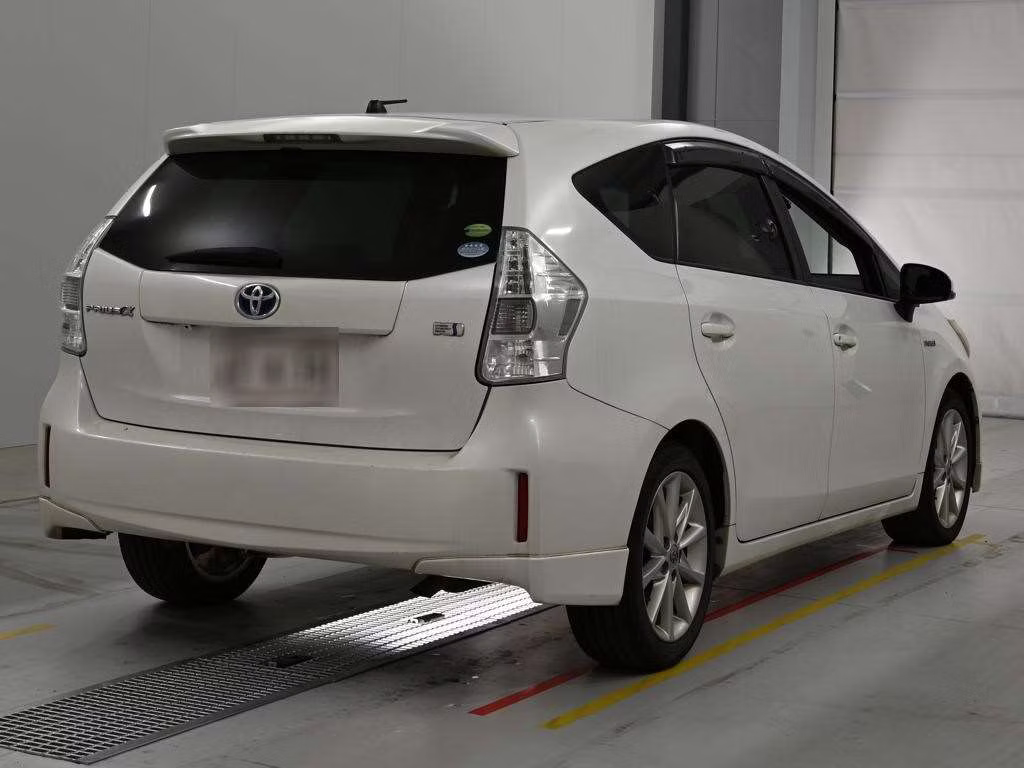 TOYOTA PRIUS ALPHA