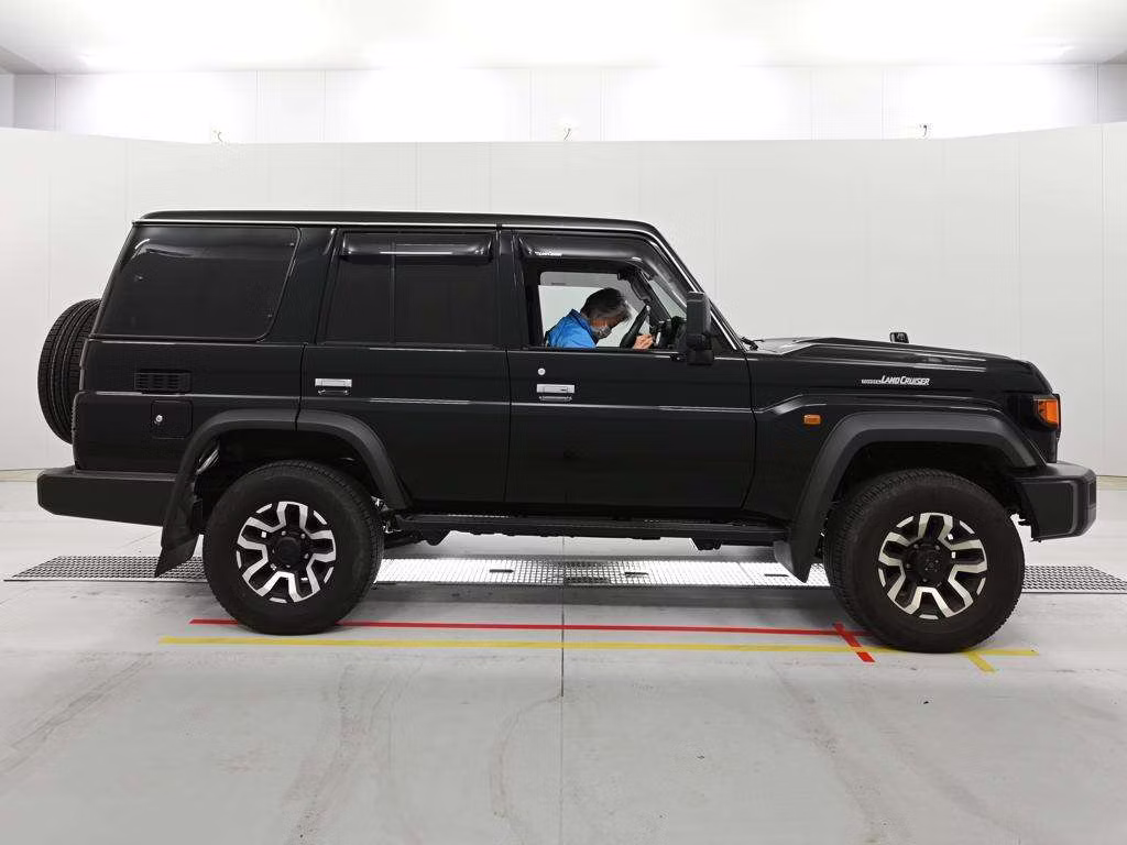 TOYOTA LAND CRUISER