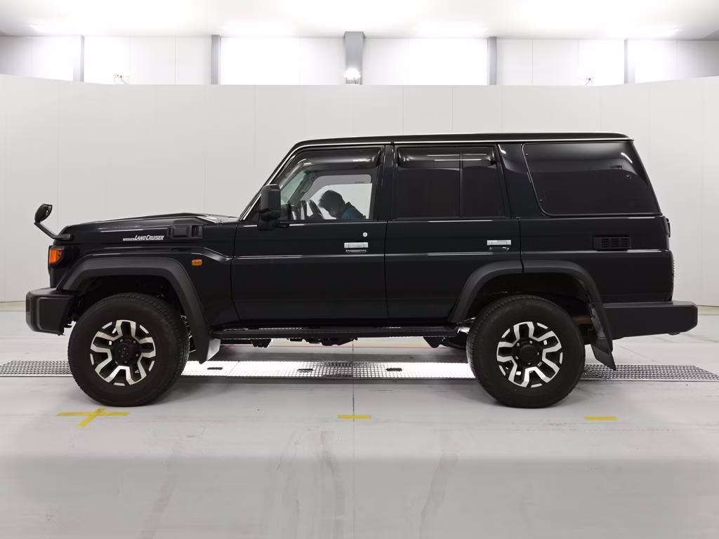 TOYOTA LAND CRUISER