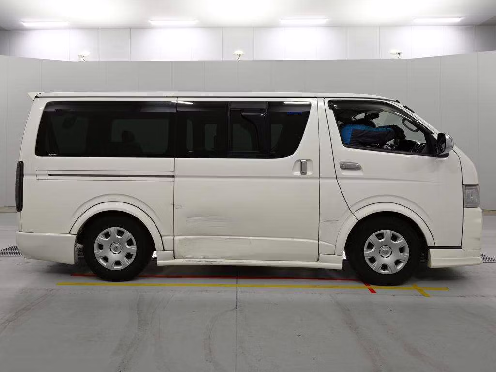 TOYOTA REGIUS ACE
