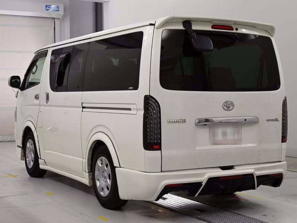 TOYOTA REGIUS ACE