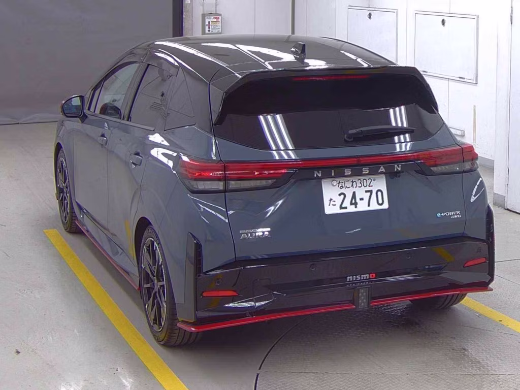 NISSAN AURA