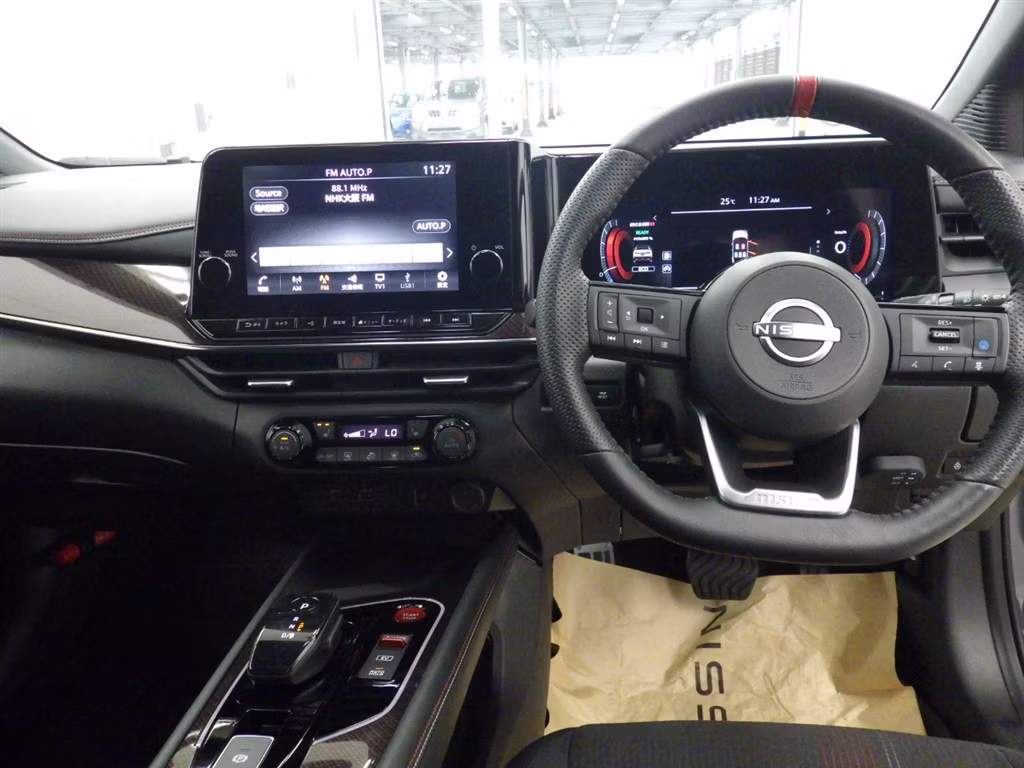 NISSAN AURA