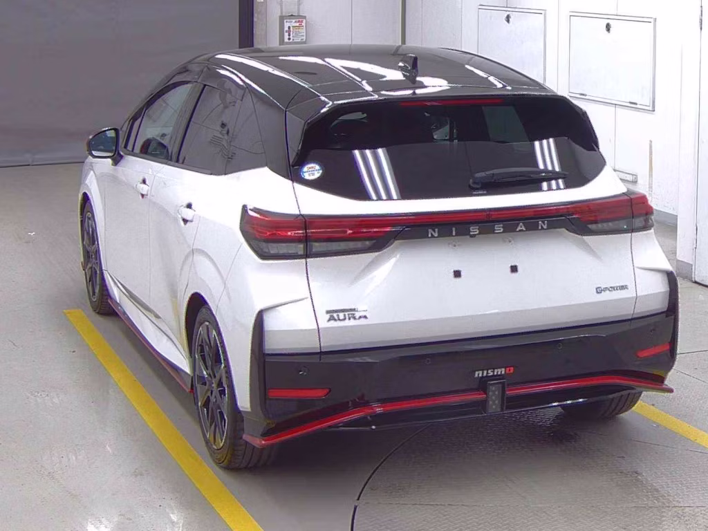 NISSAN AURA
