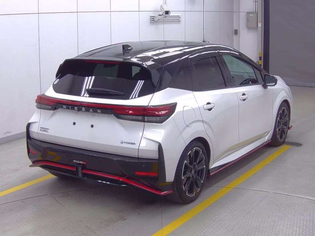 NISSAN AURA