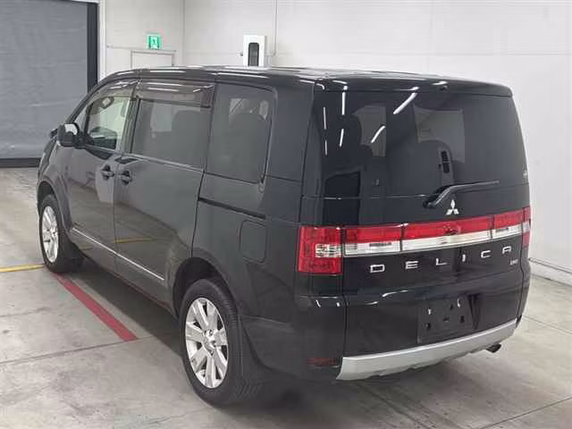 MITSUBISHI DELICA D:5
