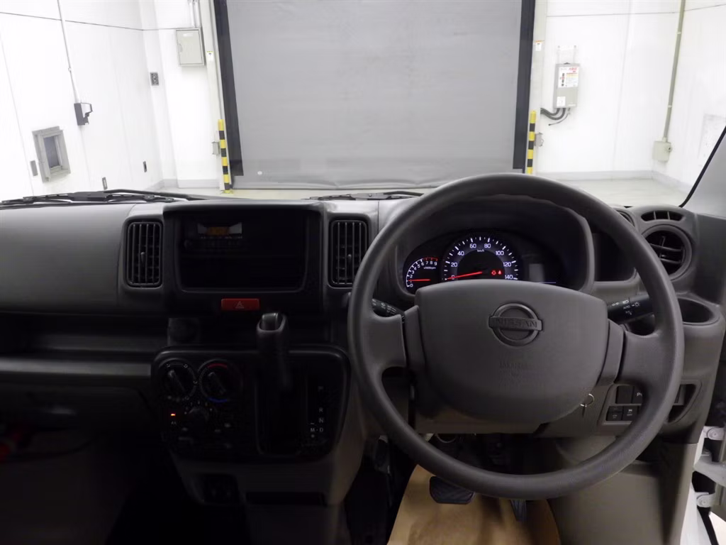 NISSAN NV100 CLIPPER