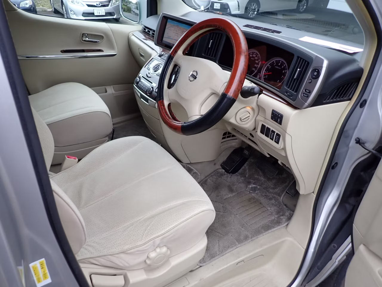 NISSAN ELGRAND