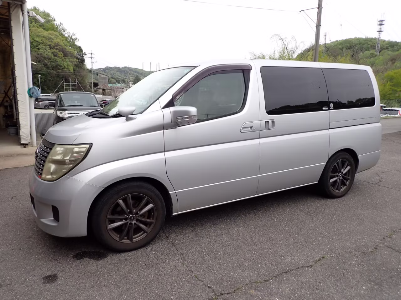 NISSAN ELGRAND