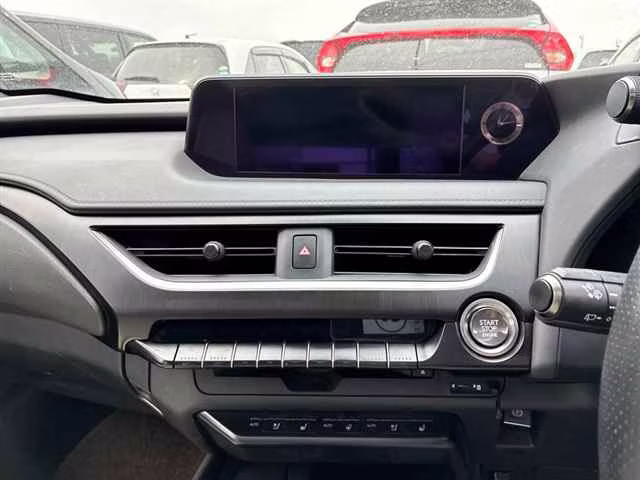 LEXUS UX200