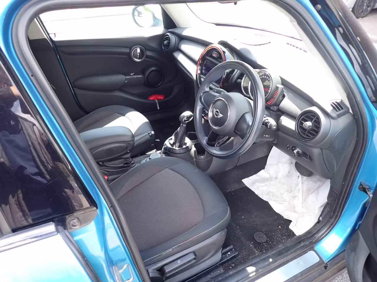 MINI HATCH