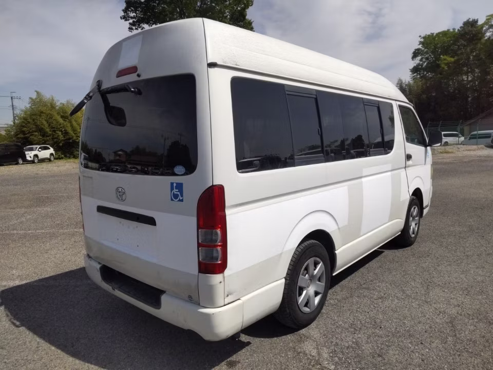 TOYOTA REGIUS ACE