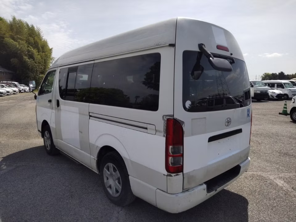 TOYOTA REGIUS ACE