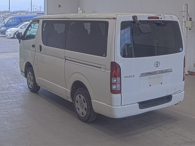 TOYOTA REGIUS ACE