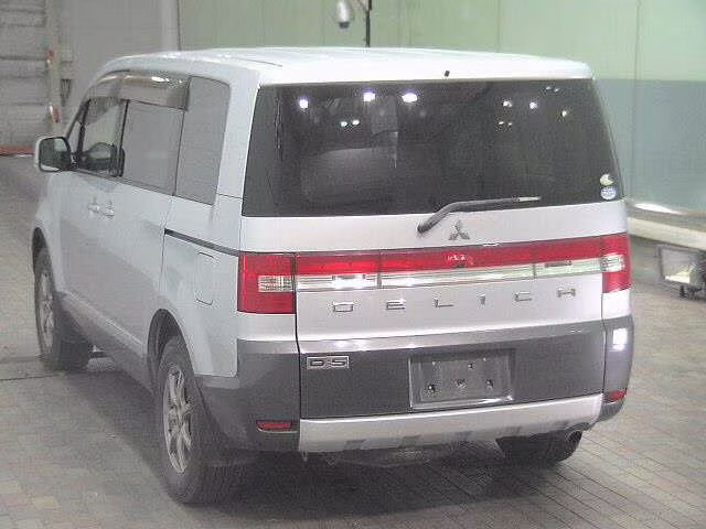 MITSUBISHI DELICA D:5
