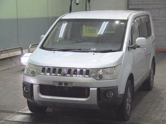 MITSUBISHI DELICA D:5