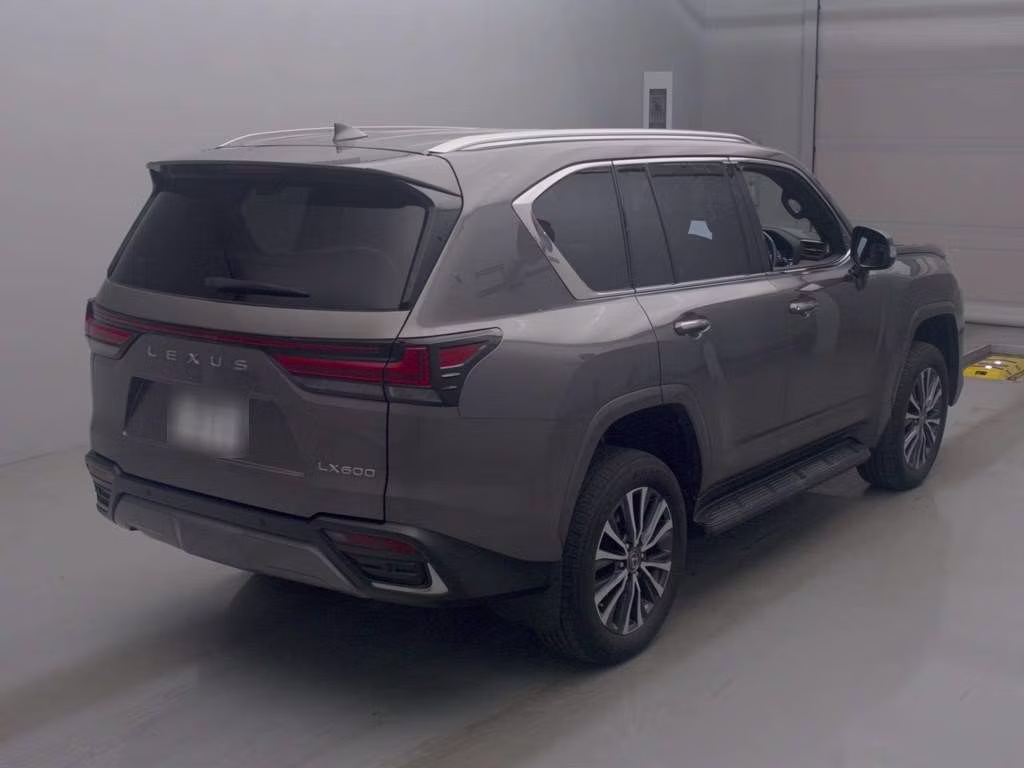 LEXUS LX600