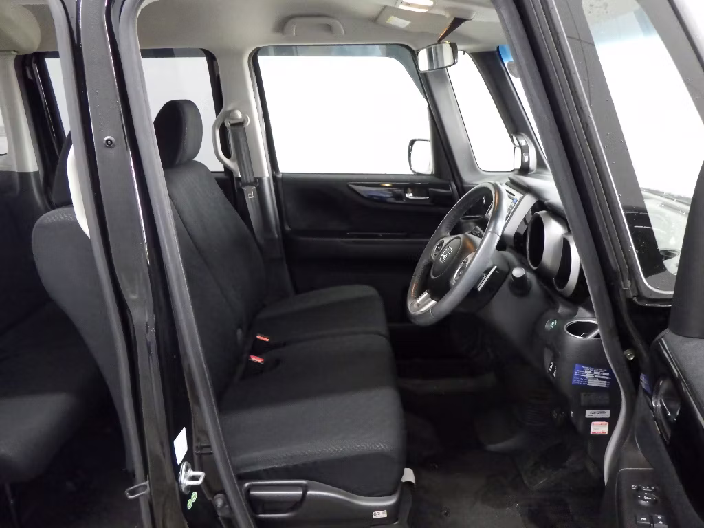 HONDA N-BOX+