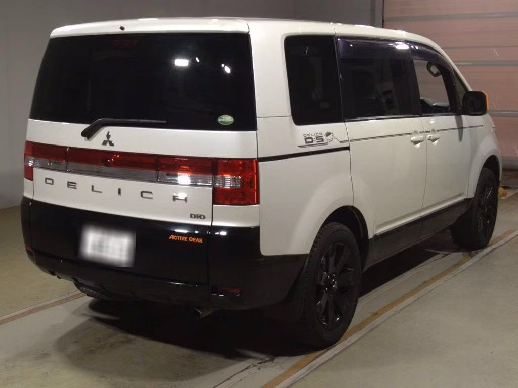 MITSUBISHI DELICA D:5