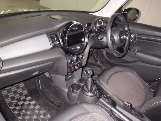 MINI HATCH