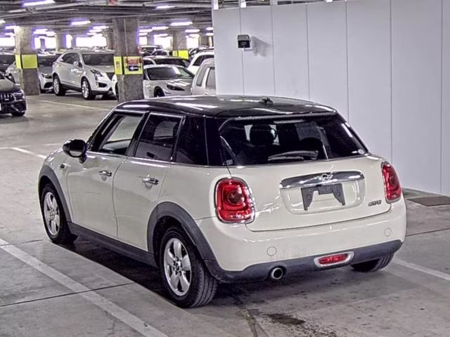 MINI HATCH