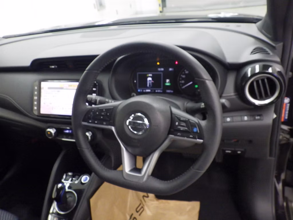 NISSAN KICKS
