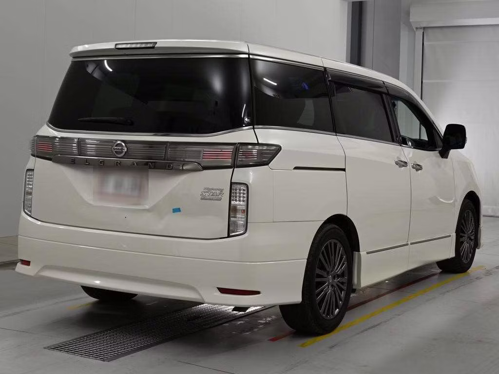 NISSAN ELGRAND