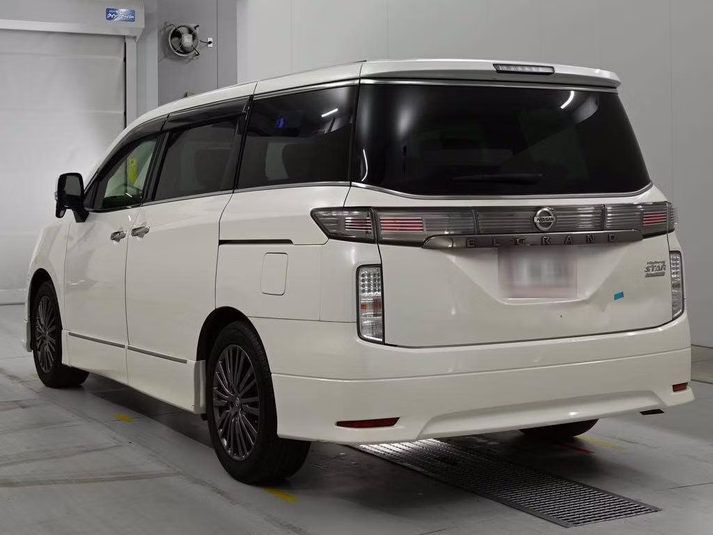 NISSAN ELGRAND