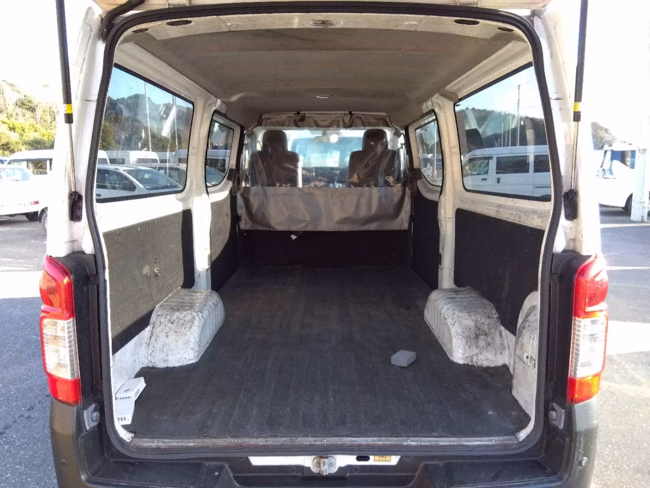 NISSAN NV350 CARAVAN