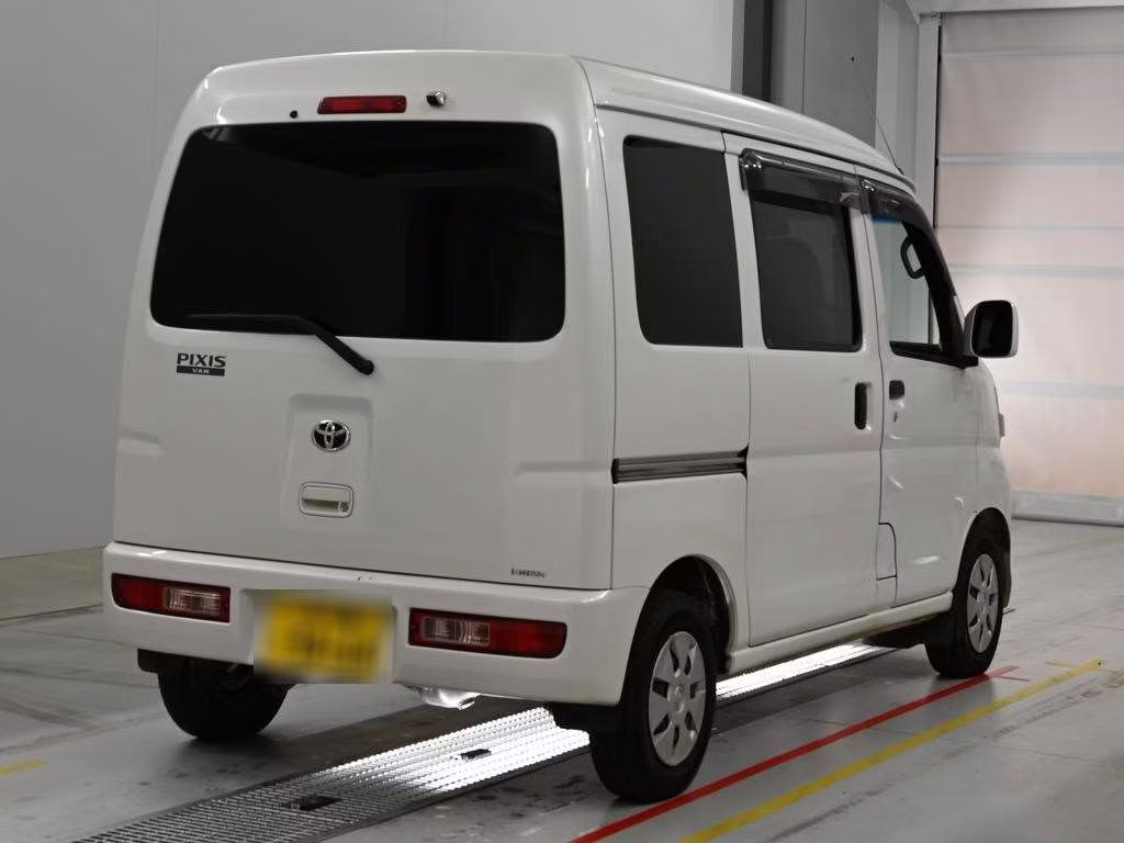 TOYOTA PIXIS VAN