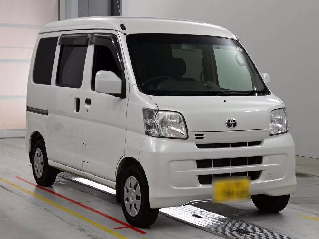 TOYOTA PIXIS VAN