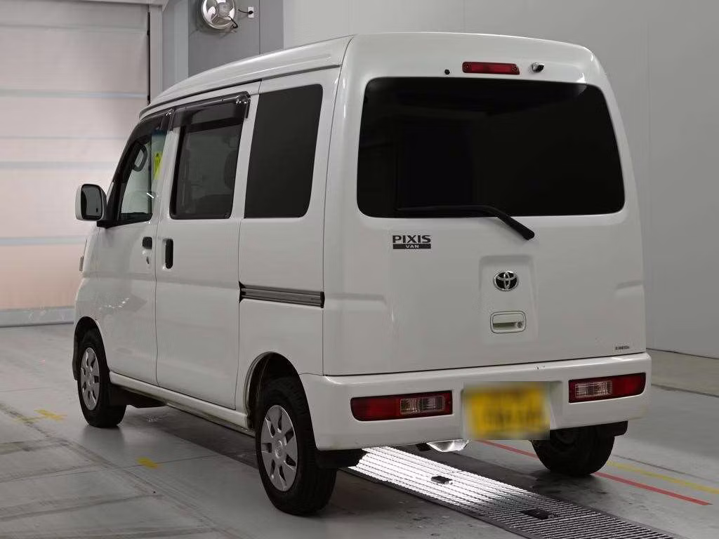 TOYOTA PIXIS VAN