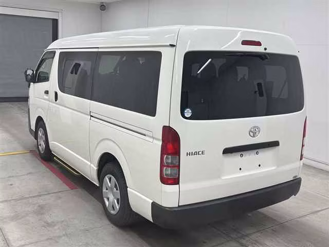 TOYOTA HIACE